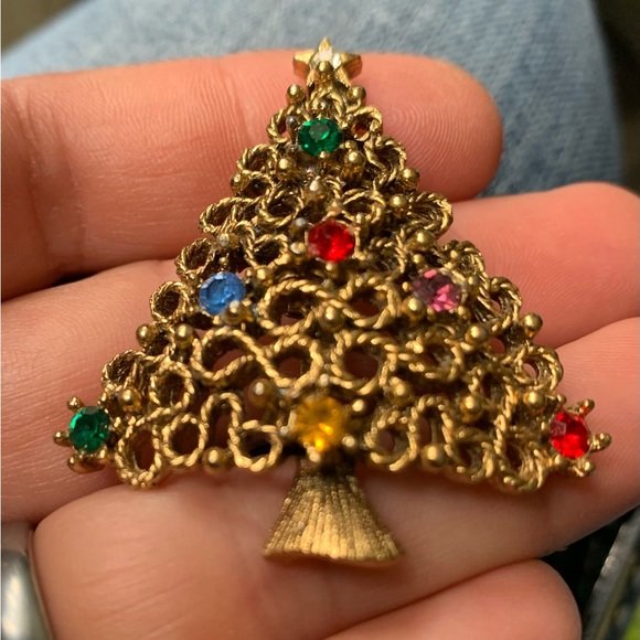 Rare vintage JJ Christmas Tree Brooch infinite knot tree design with bling - Picture 2 of 4